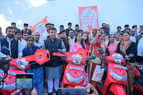 Indira Priyadarshini Puraskar Yojana Scooty Distribution